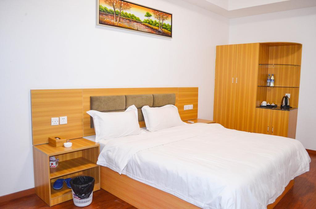 Chinese Business Hotel Kampala Bagian luar foto