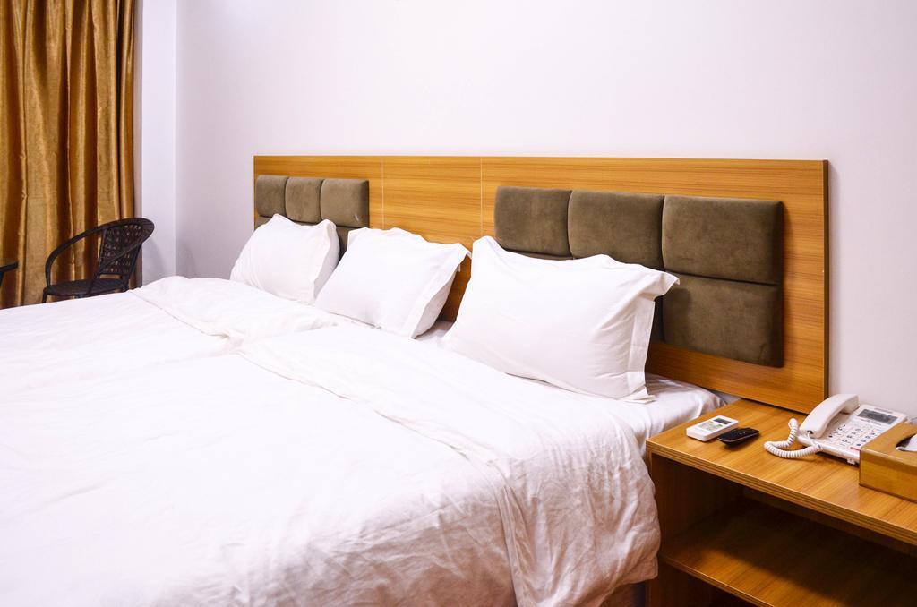 Chinese Business Hotel Kampala Bagian luar foto