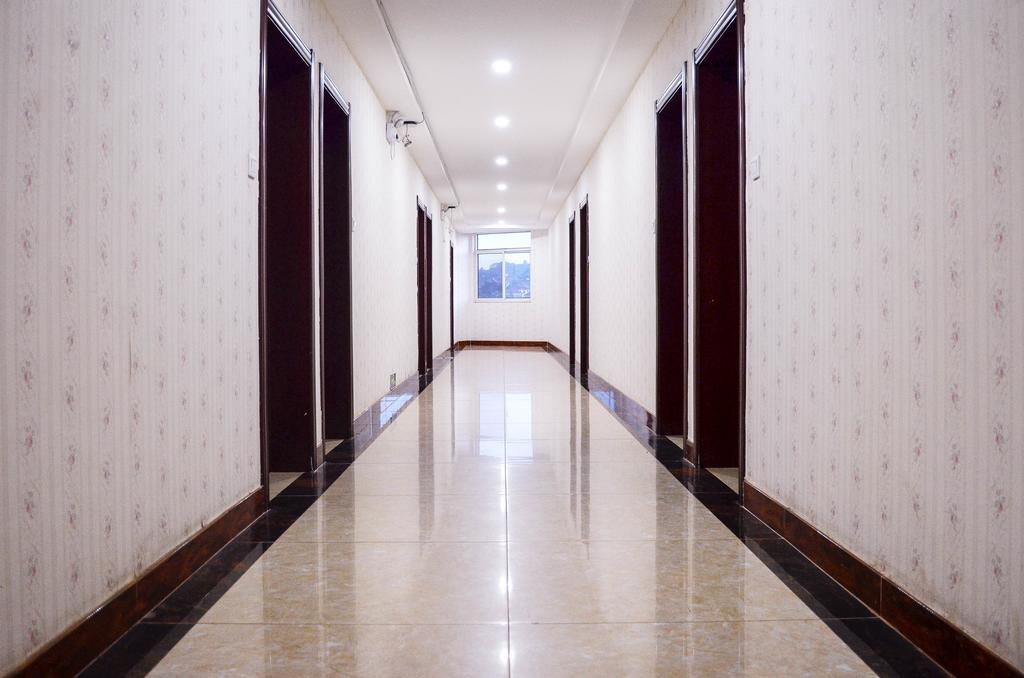 Chinese Business Hotel Kampala Bagian luar foto